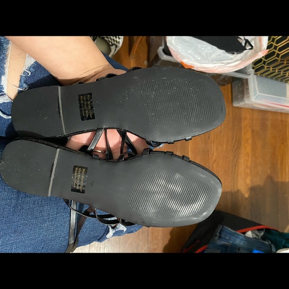 BRAND NEW Sandals 🩴 - Picture 7 of 9